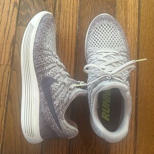 NIKE running shoe. Purple size 7.5 never worn